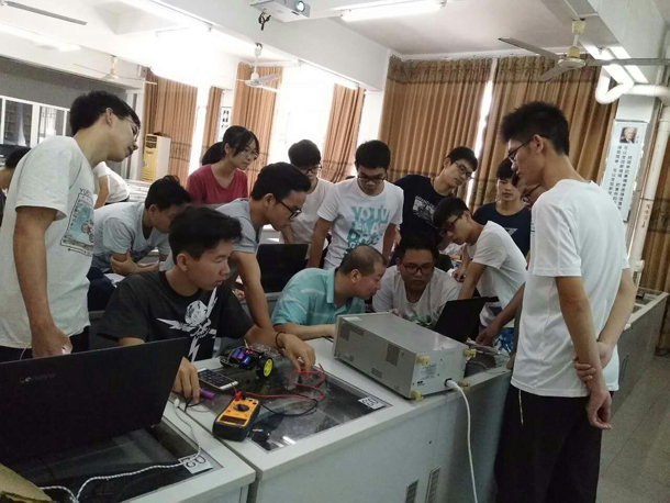 1499429321130902.jpg 指导学生.jpg