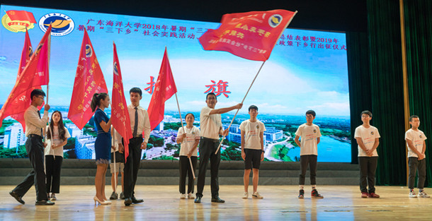 1562577945762437.jpg 李延忠授旗_副本.jpg