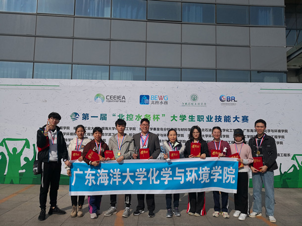 1572334936689197.jpg 参赛师生合影_副本.jpg