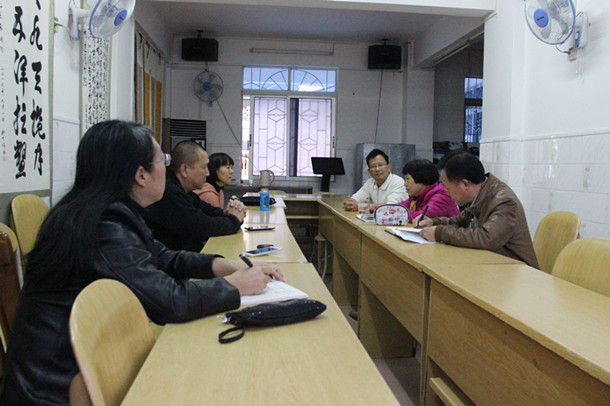 1483060334108792.jpg 张兰英副书记在与离退休人员工作处党员干部座谈.jpg