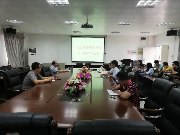 1538268576846004.jpg 中心组学习.jpg