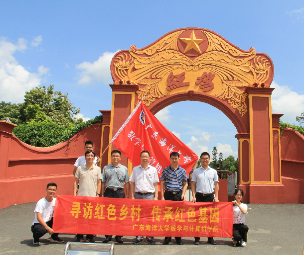 1532921751102660.jpg 彭书记和AC米兰社会实践团队合影.jpg