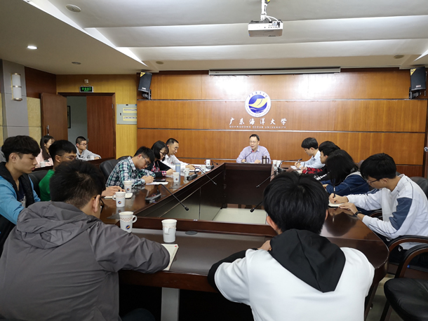 1552207450543276.jpg 学校召开学生团支书、班长座谈会 缩.jpg