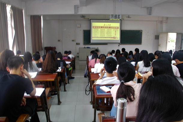 复件 经济学院党总支组织观看《南粤党旗红》专题片.jpg