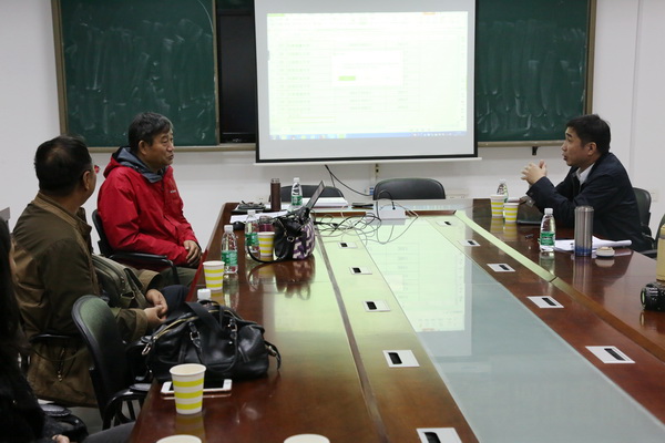 1514882029952938.jpg 与教师座谈交流.jpg