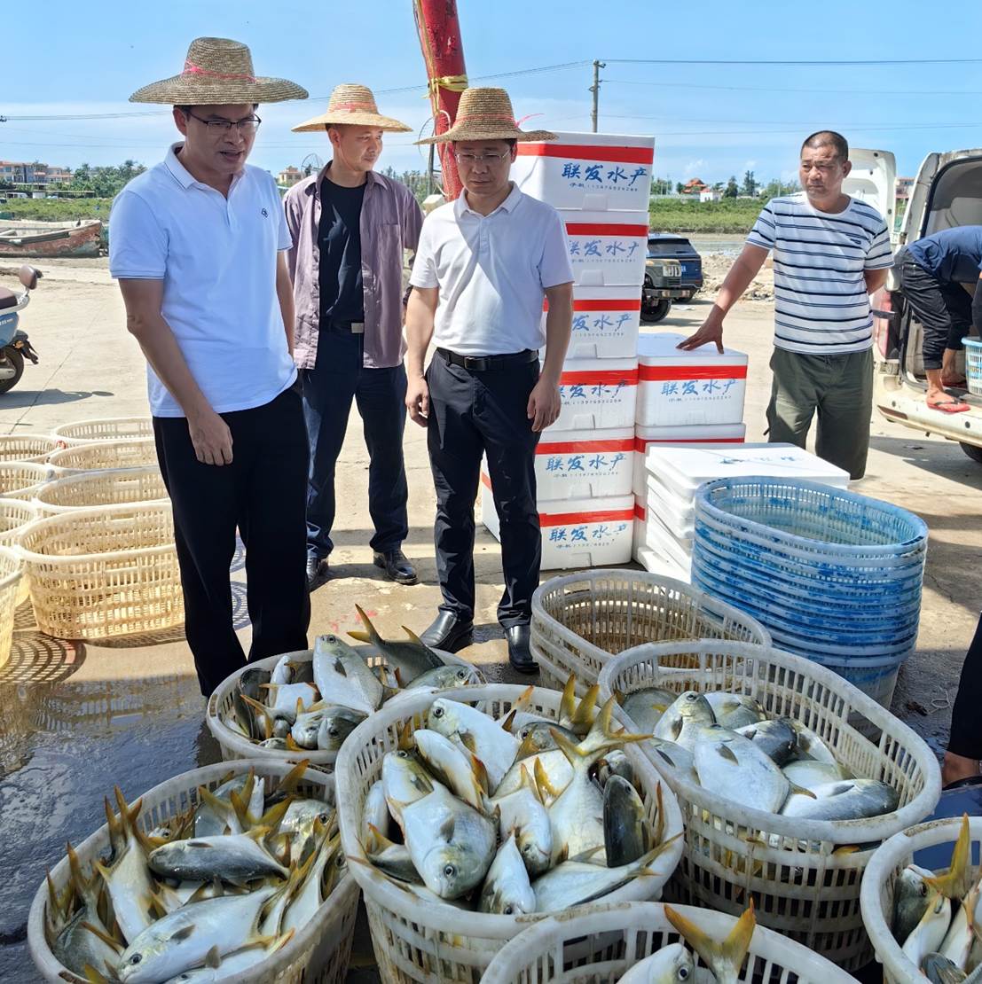 图片包含 人, 户外, 站, 人们 AI 生成的内容可能不正确。