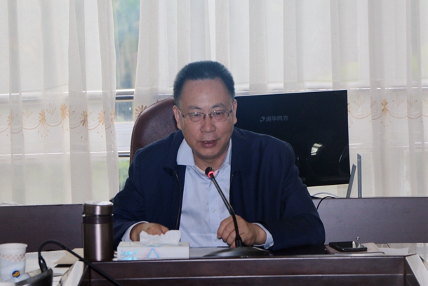 1574416499869586.jpg 主持会议_副本.jpg