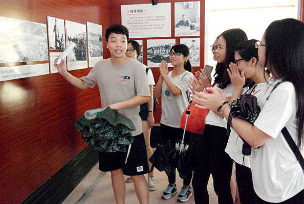 1477619975404025.jpg 复件 陈明仁将军故居参观照.jpg