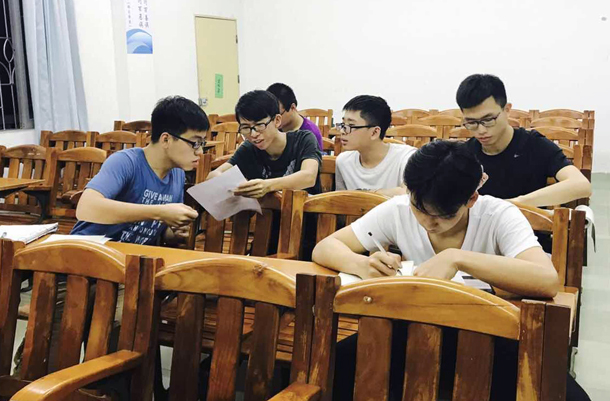 复件 数学小组自主自习和讨论.jpg